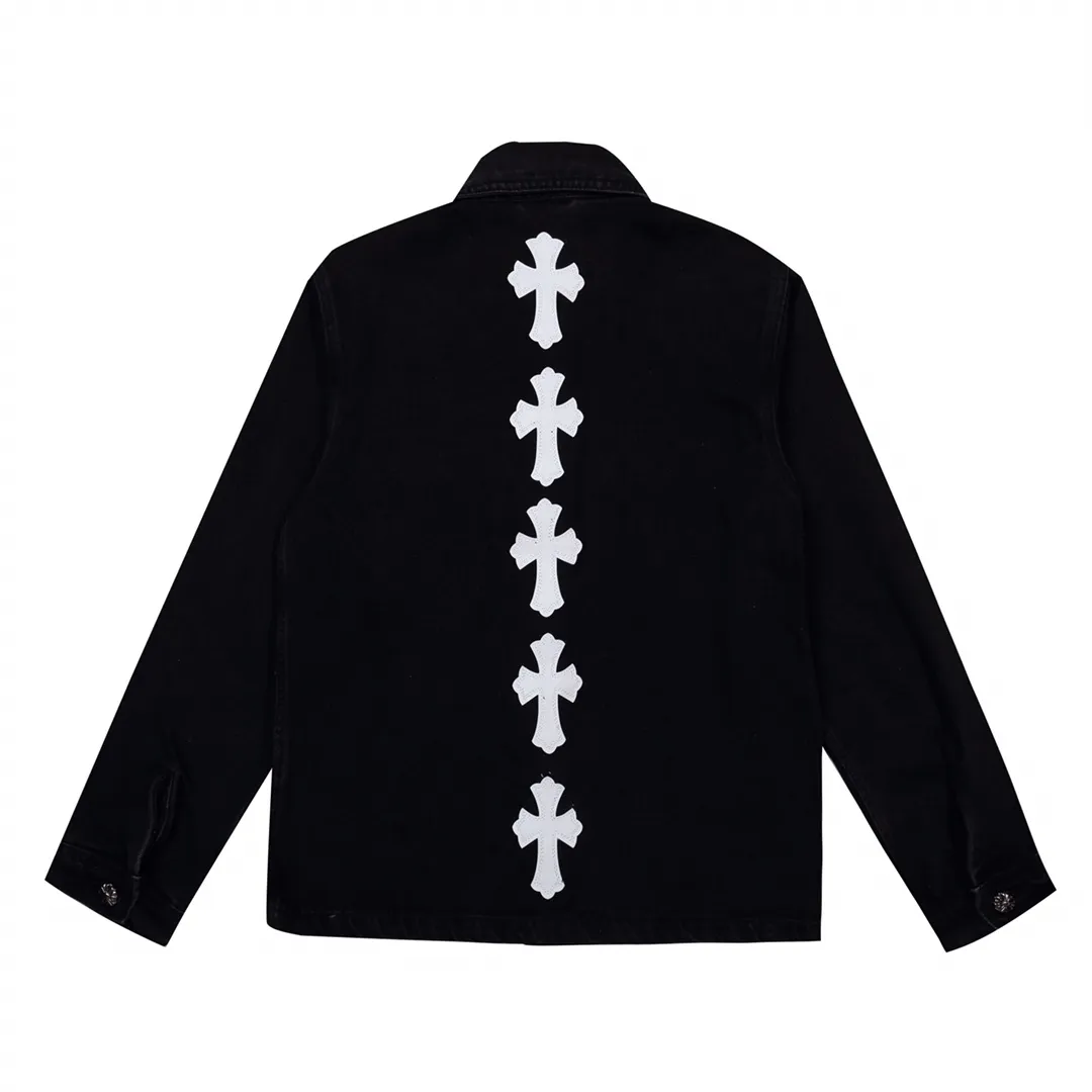 P270 model number: H343 Chrome Hearts leather cross patchwork embroidered shirt jacket! OS version can be worn by both men and women! The fabric is made of twill gauze cotton fabric! The texture is clear and smooth, not easy to wrinkle or fade! The embroidery process is complex and repetitive. There are more than 20 leather labels. It takes 6 repeated embroideries to complete the back body. ✅The requirements for the embroidery machine are very strict, and the distance is 45 cm! It won’t work if the spacing is too big, and it won’t work if it’s too small! We make clothes with care, and every detail must be restored one to one! The hardware is all carved and cast, and they are all genuine from the original factory! This piece of clothing consumes a lot of material, with more than 3 meters of material used for one piece of clothing! After the garment is made, it needs to be fixed at high temperature, washed at a water temperature of more than 70 degrees, and softened by adding softener to make the upper body softer and smoother! There is a flap on the sleeve that can be stored into short sleeves! Make it fit that understanding ⚠️ Color: Black Size: S-XL